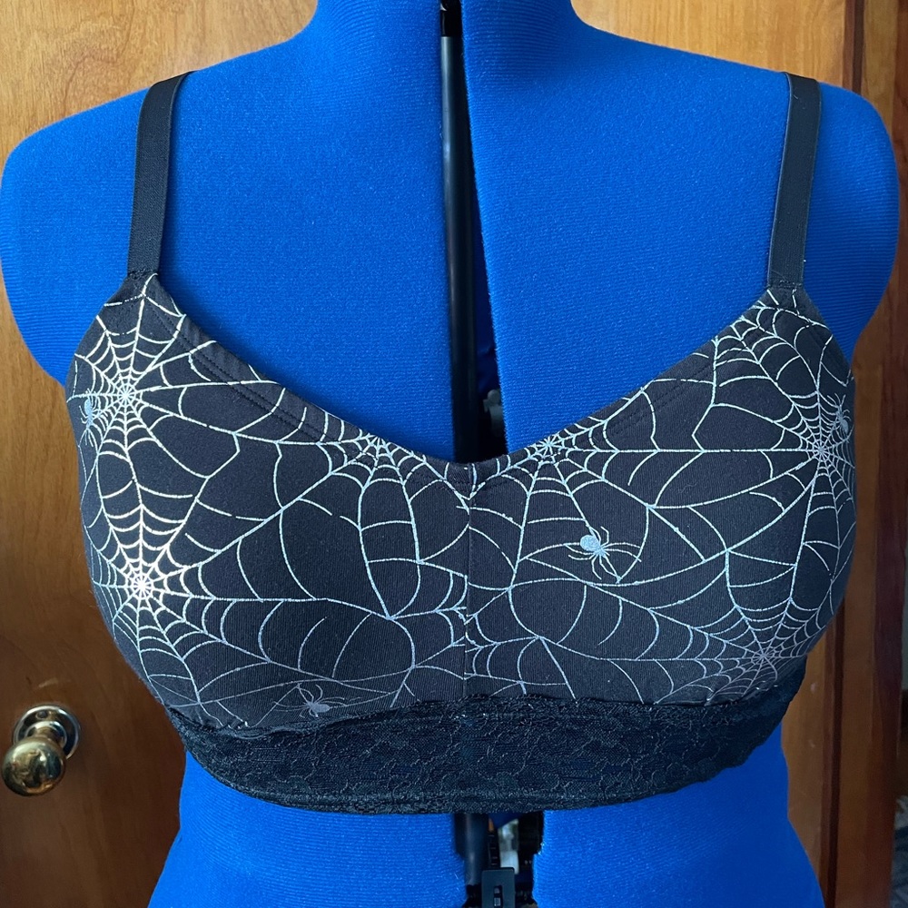 Torrid Size 0 Spiderweb Lightly Lined Bralette with Lace Detailing - Picture 4 of 4